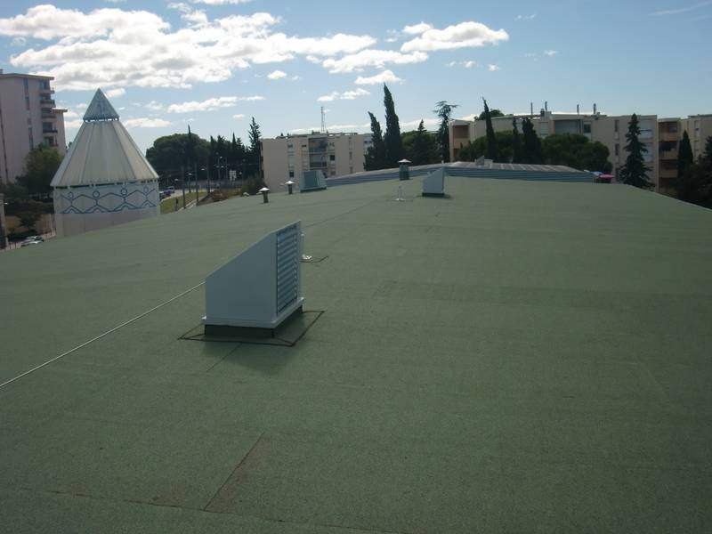 Toiture-terrasse étanchée avec ventilations